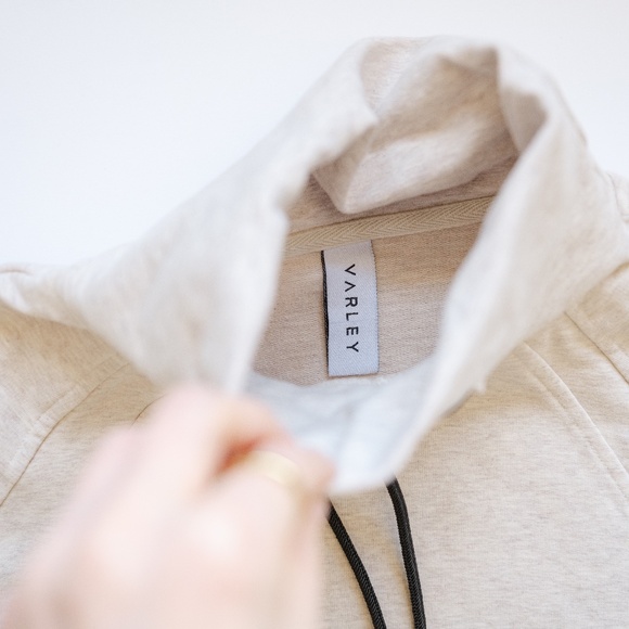 Varley Atlas Mockneck Sweatshirt Size XS Side Zippers Pockets Relaxed Fit - Picture 4 of 5